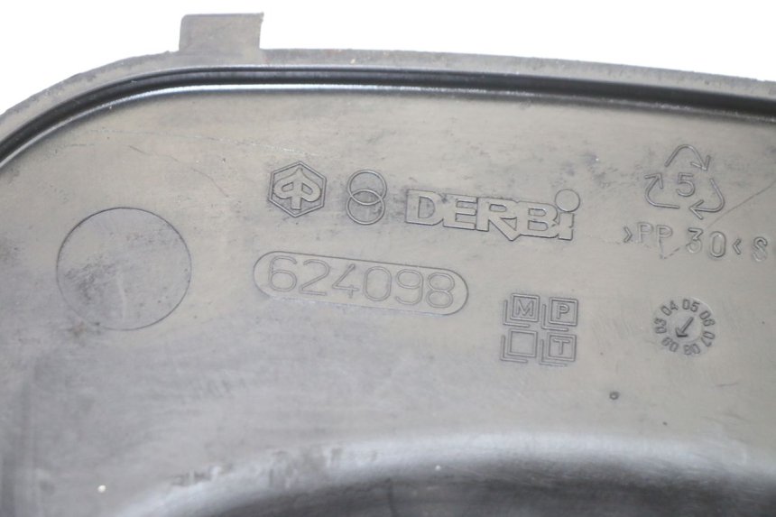 photo de INSPECTION COVER GILERA NEXUS 125 (2009 - 2013) - Technical close-up