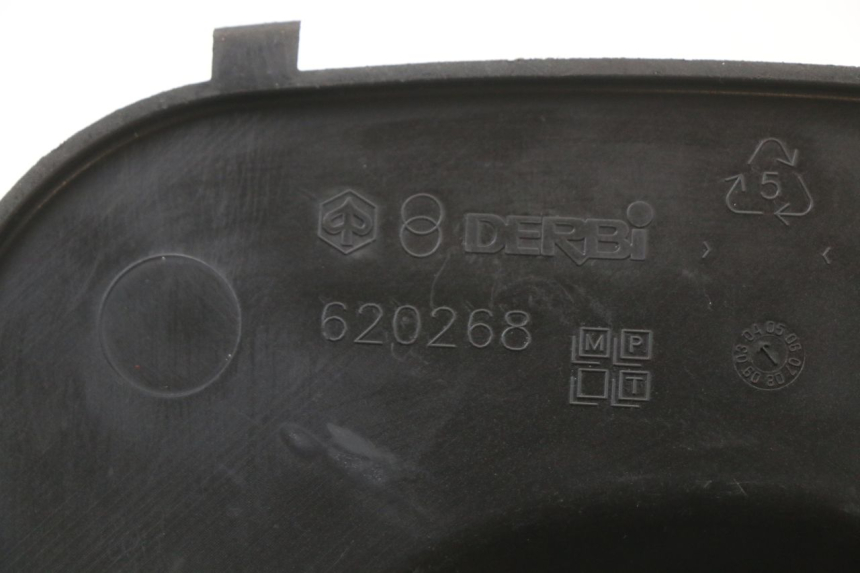 photo de ACCESS PANEL PIAGGIO X8 125 (2004 - 2007) - Technical close-up