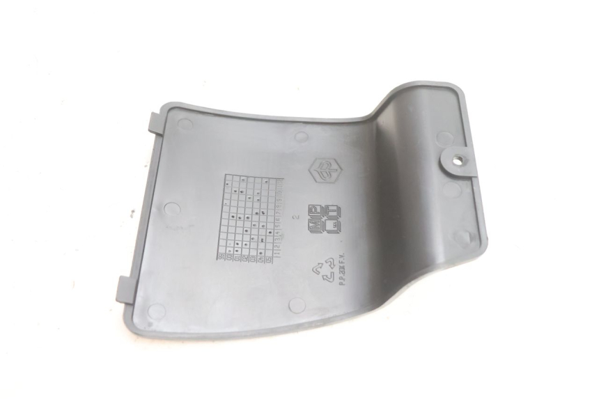 photo de ACCESS PANEL PIAGGIO X9 EVOLUTION 125 (2003 - 2007) - Technical close-up