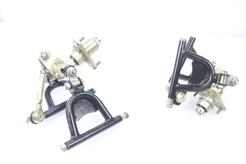 photo de FRONT WISHBONE CONTROL ARM CHINESE QUAD ENFANT ATV PUMA 50 - Fixing points details