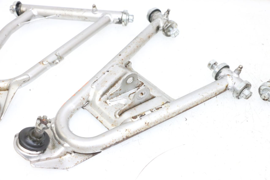 photo de FRONT WISHBONE CONTROL ARM YAMAHA YFM R RAPTOR 250 (2008 - 2014) - Focus on structure