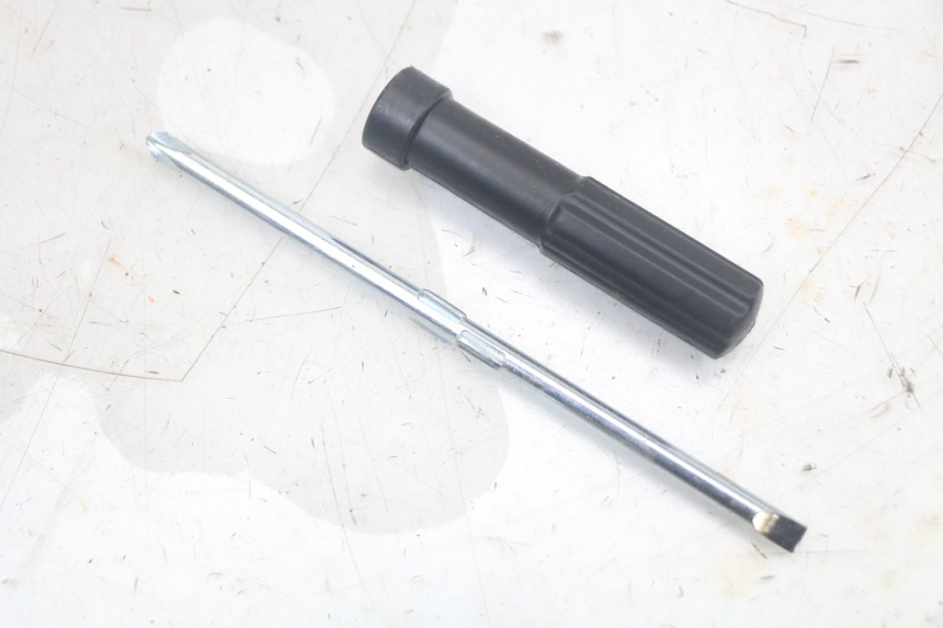 photo de TOOL KIT KYMCO AGILITY 4T 50 (2018 - 2022) - Alternative perspective