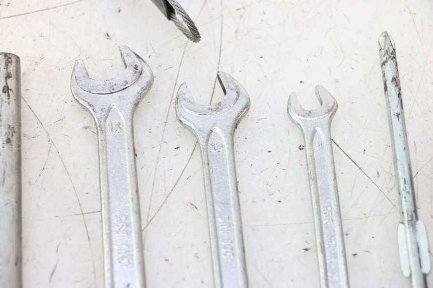 photo de TOOL KIT HONDA CB F HORNET 600 (2005 - 2006) - Technical close-up