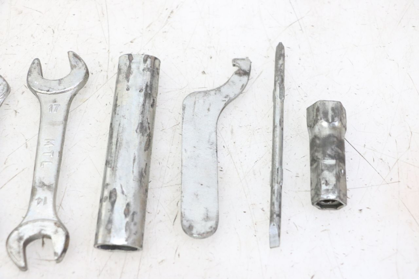 photo de TOOL KIT HONDA CBF 125 (2009 - 2015) - Alternative perspective