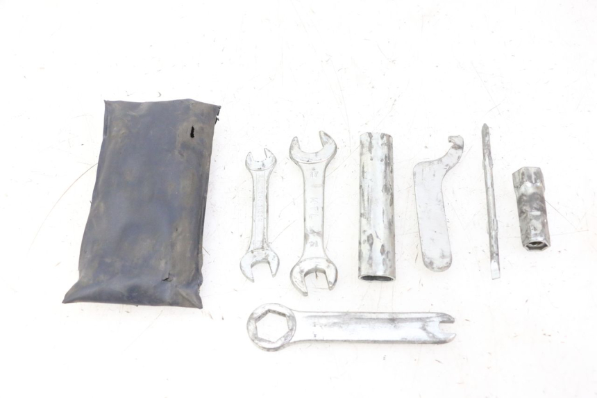 photo de TOOL KIT HONDA CBF 125 (2009 - 2015) - Checked used part