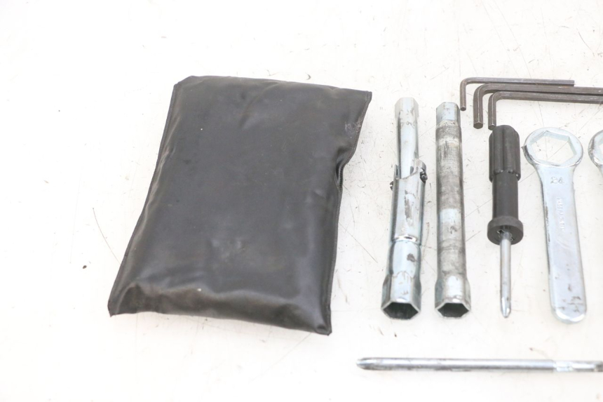 photo de TOOL KIT SUZUKI DL V STROM 1000 (2002 - 2007) - Alternative perspective