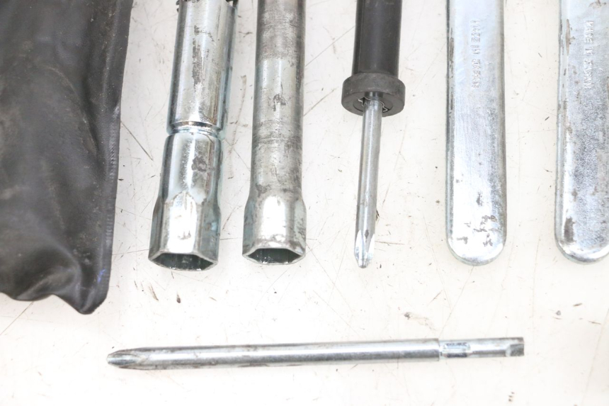 photo de TOOL KIT SUZUKI DL V STROM 1000 (2002 - 2007) - Markings and original references