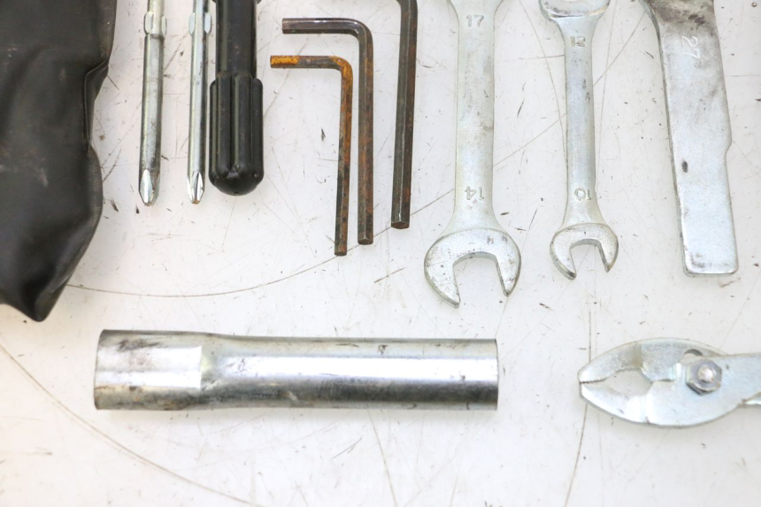 photo de TOOL KIT KAWASAKI ER-6 ER6 N 650 (2005 - 2009) - Fixing points details