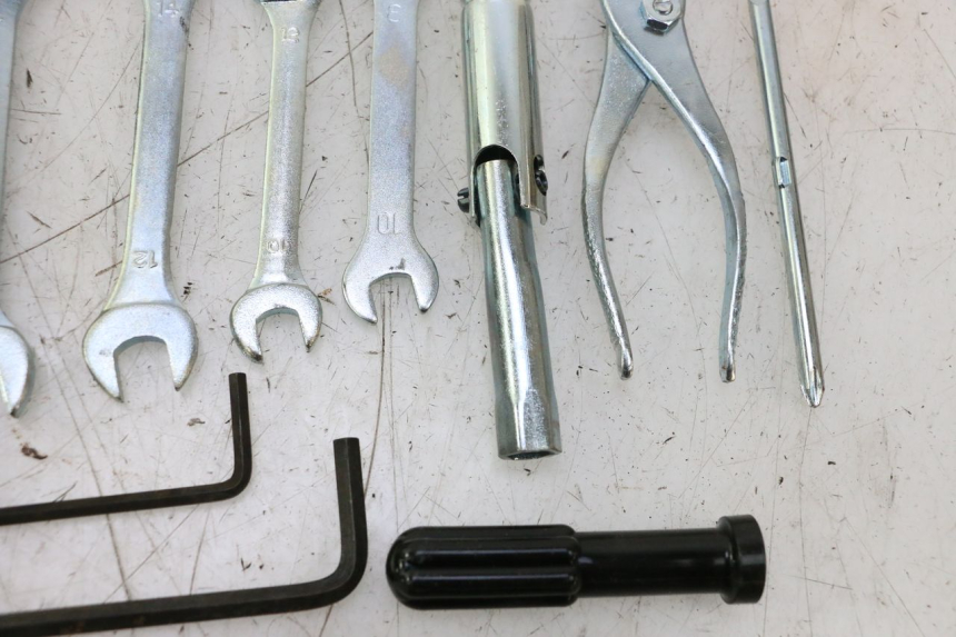 photo de TOOL KIT YAMAHA FJR 1300 (2001 - 2005) - Fixing points details