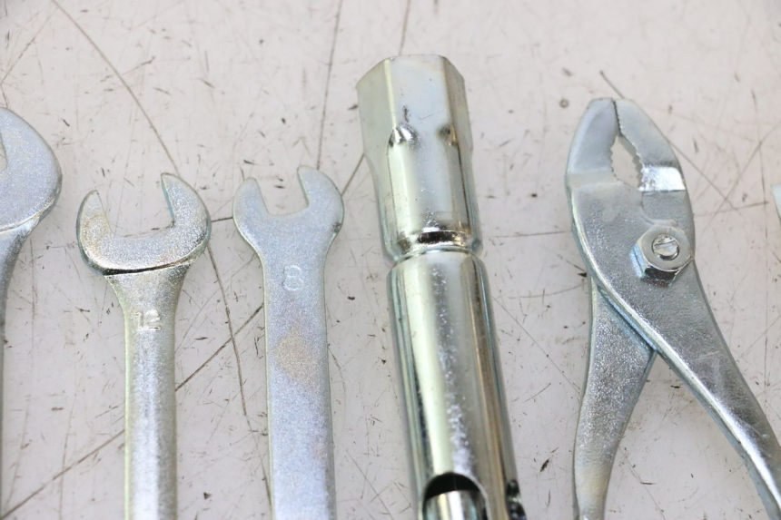 photo de TOOL KIT YAMAHA FJR 1300 (2001 - 2005) - Surface and material condition