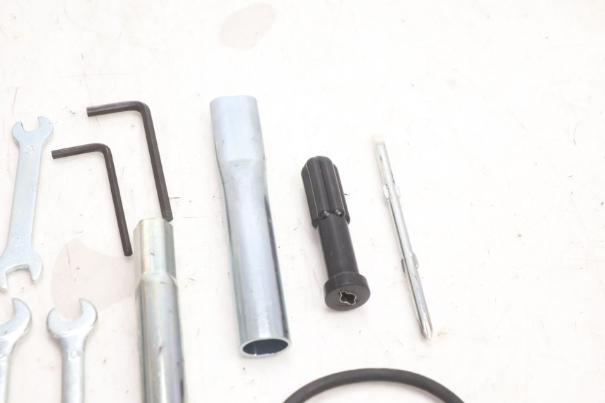 photo de TOOL KIT YAMAHA FZ8 800 (2010 - 2016) - Technical close-up