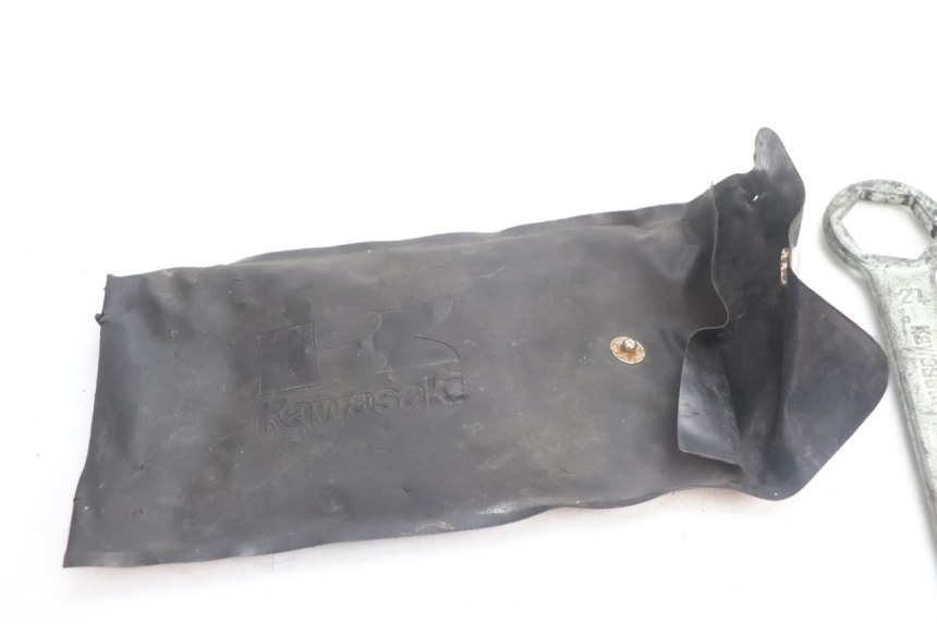 photo de TOOL KIT KAWASAKI GPX F ZX750F 750 (1986 - 1990) - Zoom on usage condition