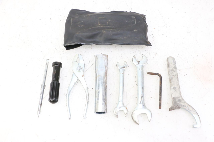 photo de TOOL KIT SUZUKI GSR 750 (2011 - 2017) - Technical close-up