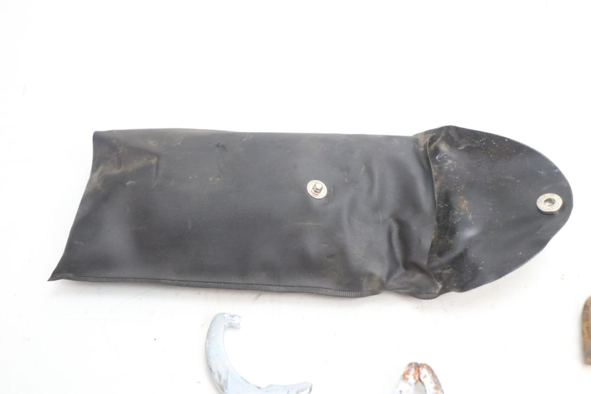 photo de TOOL KIT SUZUKI GSR 600 (2005 - 2012) - Component detail