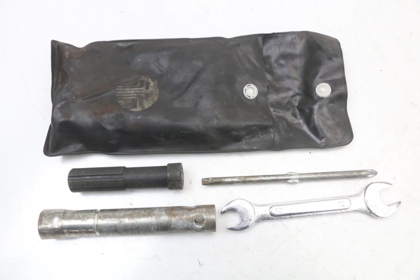 photo de TOOL KIT HYOSUNG GTR 125 (2006 - 2008) - Main view