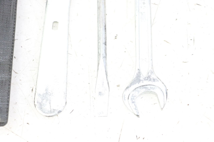 photo de TOOL KIT HONDA FES S-WING SWING ABS 125 (2007 - 2015) - Technical close-up