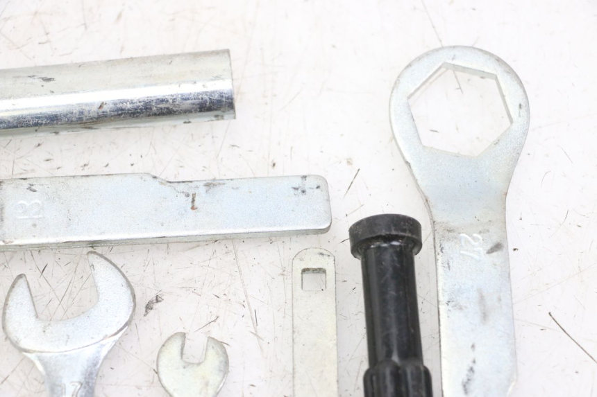 photo de TOOL KIT KAWASAKI ZR7 ZR-7 S 750 (1999 - 2004) - Checked used part