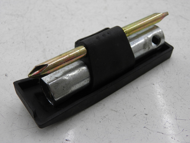 photo de TOOL KIT MBK FLAME X 125 (2007 - 2016) - Zoom on usage condition