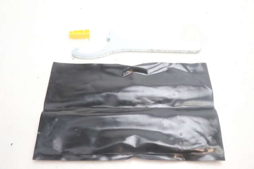 photo de TOOL KIT PIAGGIO MP3 HPE 530 (2022 - 2026) - Alternative perspective