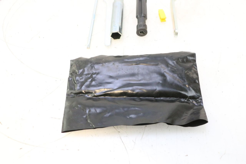 photo de TOOL KIT PIAGGIO MP3 LT 400 (2007 - 2012) - Alternative perspective