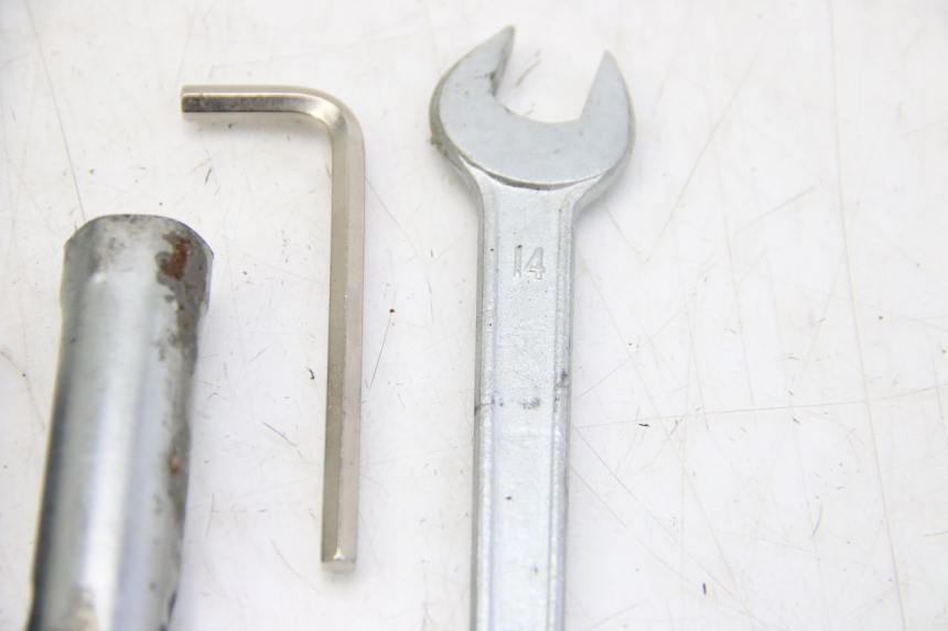 photo de TOOL KIT JM MOTORS OLDIES 4T 50 (2010 - 2020) - Fixing points details