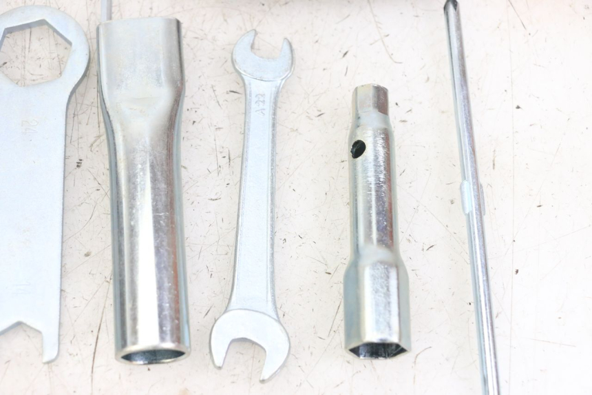 photo de TOOL KIT ROYAL ENFIELD SCRAM 411 (2022 - 2024) - Zoom on usage condition