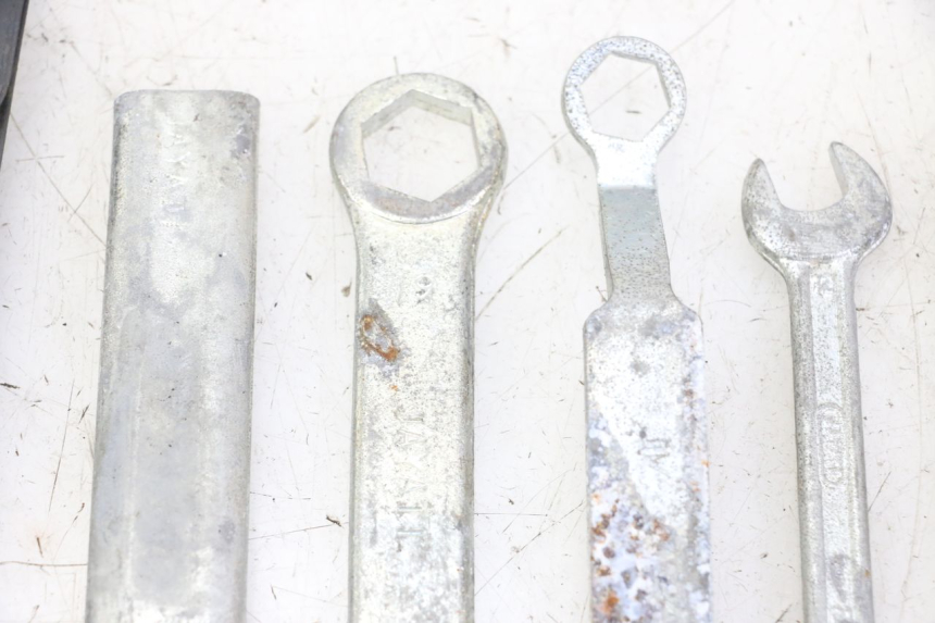 photo de TOOL KIT HONDA SCV LEAD 100 (2003 - 2007) - Additional view of the item