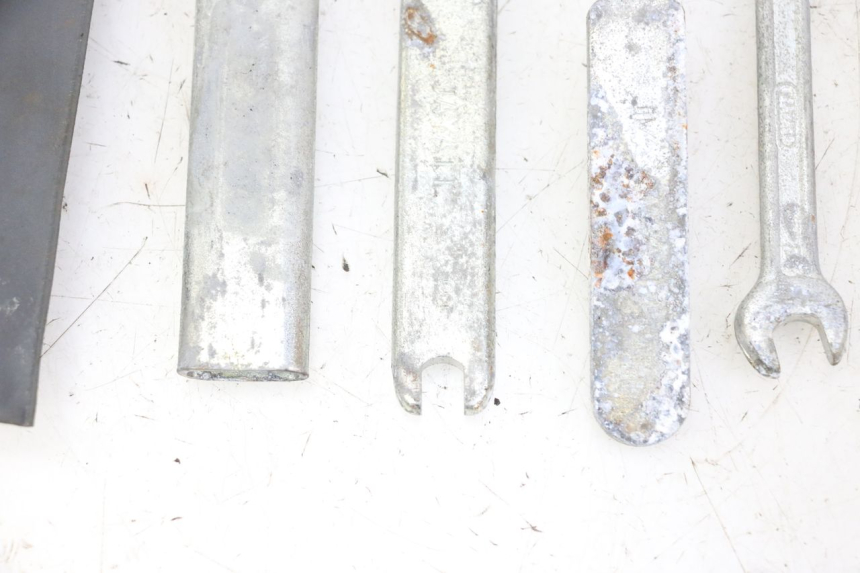 photo de TOOL KIT HONDA SCV LEAD 100 (2003 - 2007) - Markings and original references