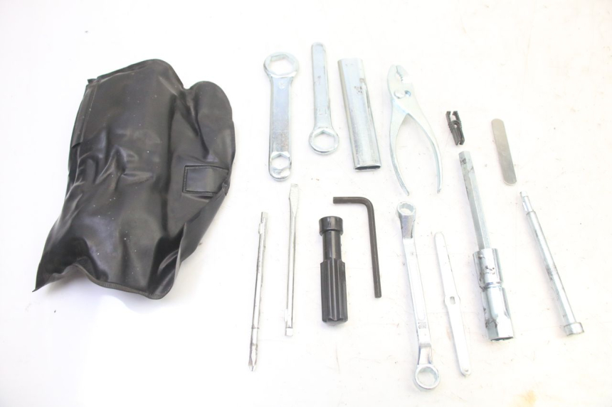 photo de TOOL KIT HONDA ST PAN EUROPEAN 1300 (2002 - 2013) - Main view