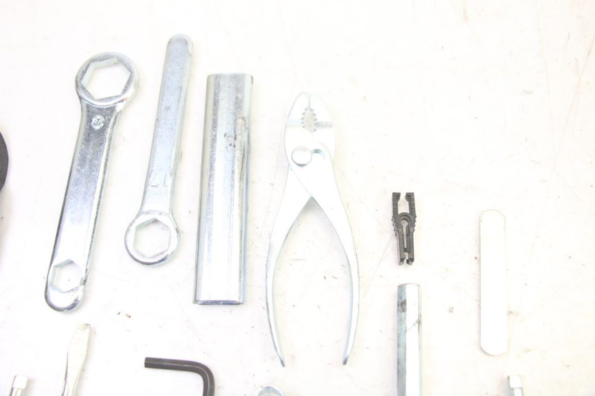 photo de TOOL KIT HONDA ST PAN EUROPEAN 1300 (2002 - 2013) - Alternative perspective