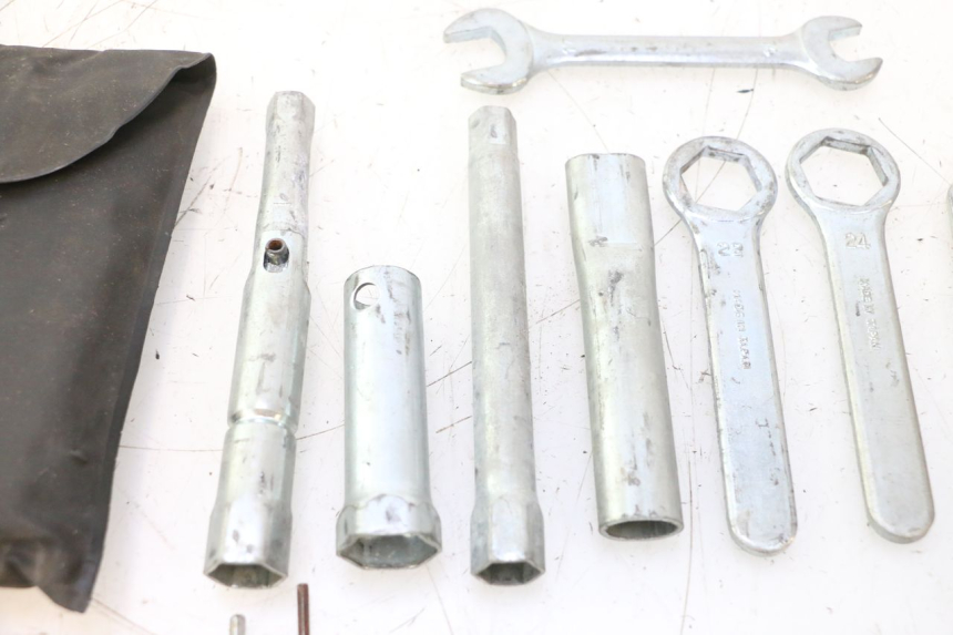 photo de TOOL KIT SUZUKI SV S 650 (2003 - 2009) - Surface and material condition