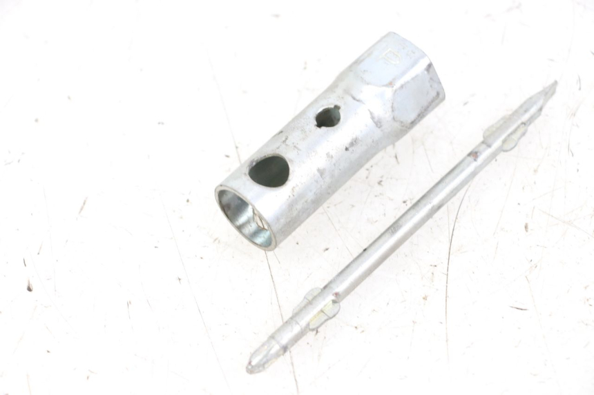 photo de TOOL KIT HONDA WALLAROO DX 50 (1993 - 1996) - Zoom on usage condition