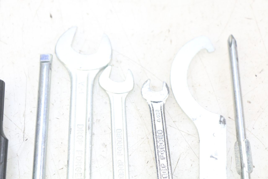 photo de TOOL KIT YAMAHA XMAX X-MAX 125 (2006 - 2009) - Markings and original references