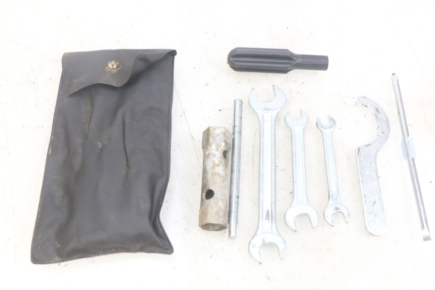 photo de TOOL KIT YAMAHA XMAX X-MAX 125 (2006 - 2009) - Alternative perspective