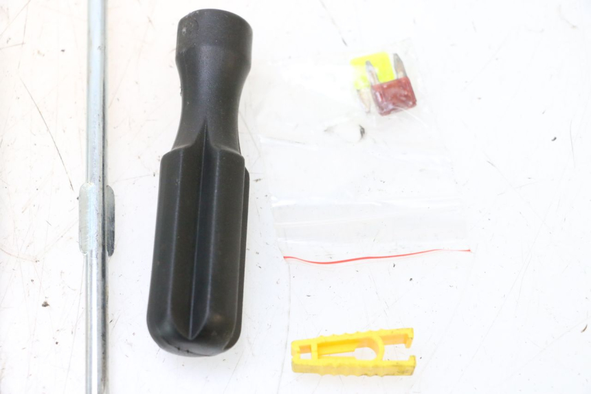 photo de TOOL KIT YAMAHA X-MAX XMAX 125 (2010 - 2013) - Additional view of the item