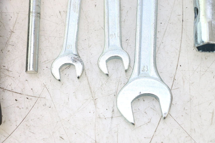 photo de TOOL KIT YAMAHA XMAX X-MAX 125 (2006 - 2009) - Fixing points details