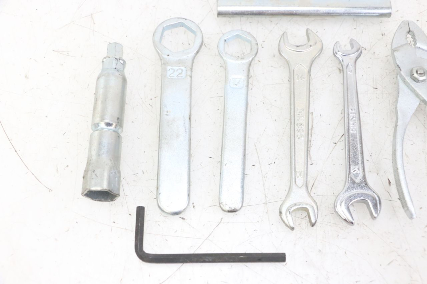 photo de TOOL KIT HONDA XLV VARADERO 125 (2000 - 2006) - Surface and material condition