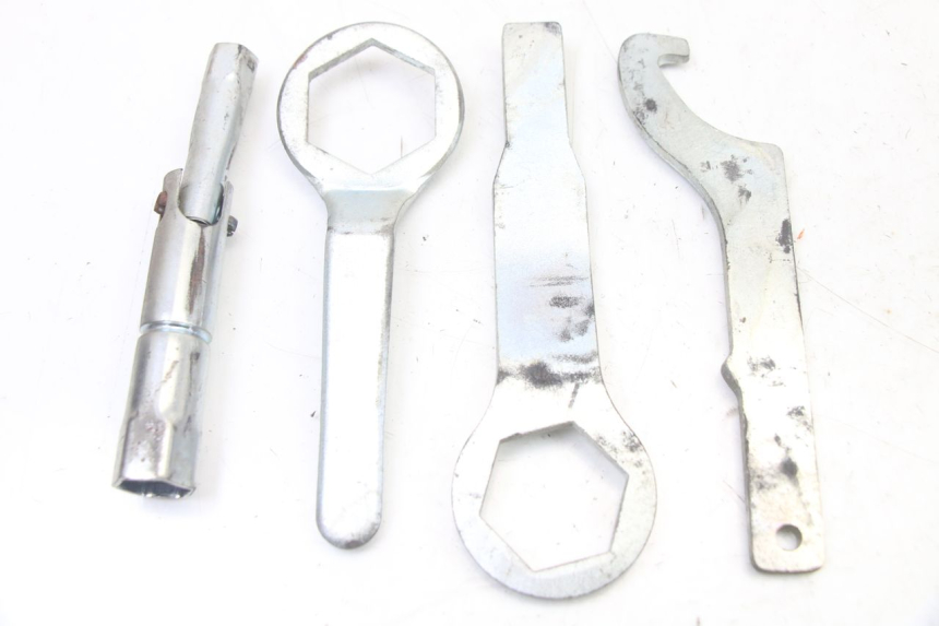 photo de TOOL KIT YAMAHA FZ6 FAZER S2 600 (2007 - 2011) - Component detail