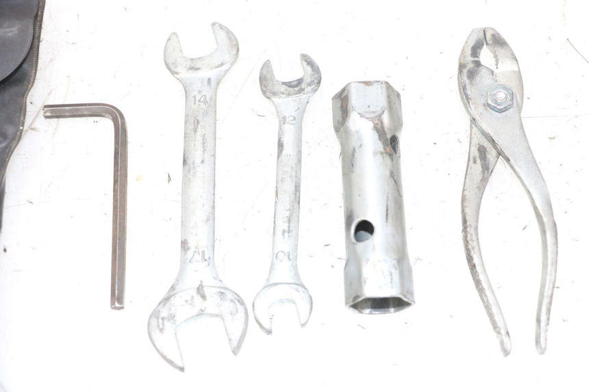 photo de TOOL KIT YAMAHA YFM R RAPTOR 250 (2008 - 2014) - Surface and material condition