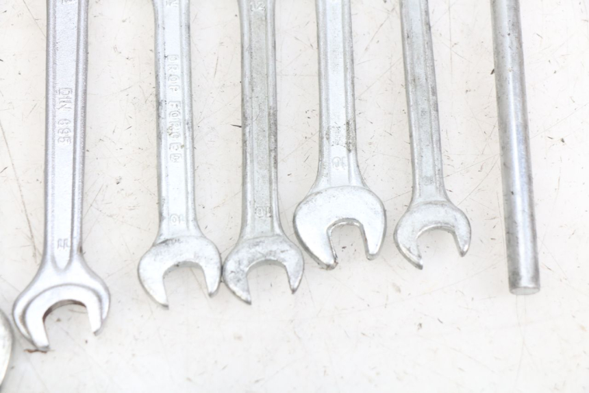 photo de TOOL KIT YAMAHA YP MAJESTY 125 (2007 - 2010) - Surface and material condition