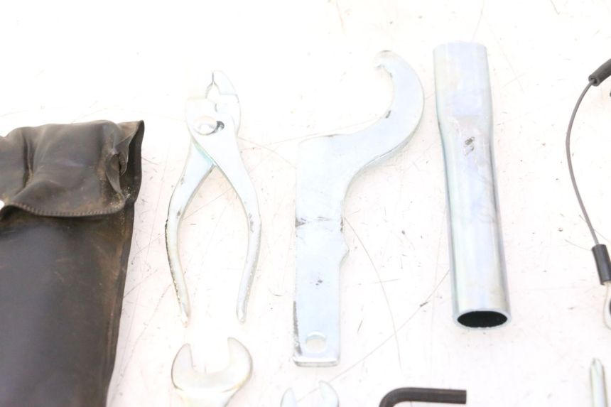 photo de TOOL KIT YAMAHA YZF R6 600 (2008 - 2009) - Fixing points details