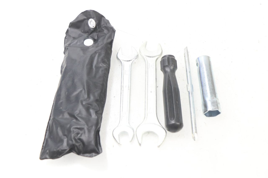 photo de TOOL KIT UNIVERSAL BIKE ZN50QT-11B 50 (2018 - 2021) - Zoom on usage condition