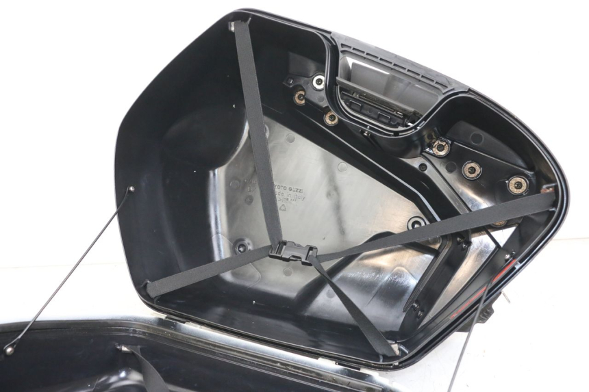 photo de RIGHT SUITCASE MOTO GUZZI NORGE 8V GT 1200 (2011 - 2016) - Focus on structure