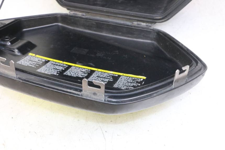 photo de RIGHT SUITCASE YAMAHA TDM ABS 900 (2002 - 2014) - High-resolution close-up