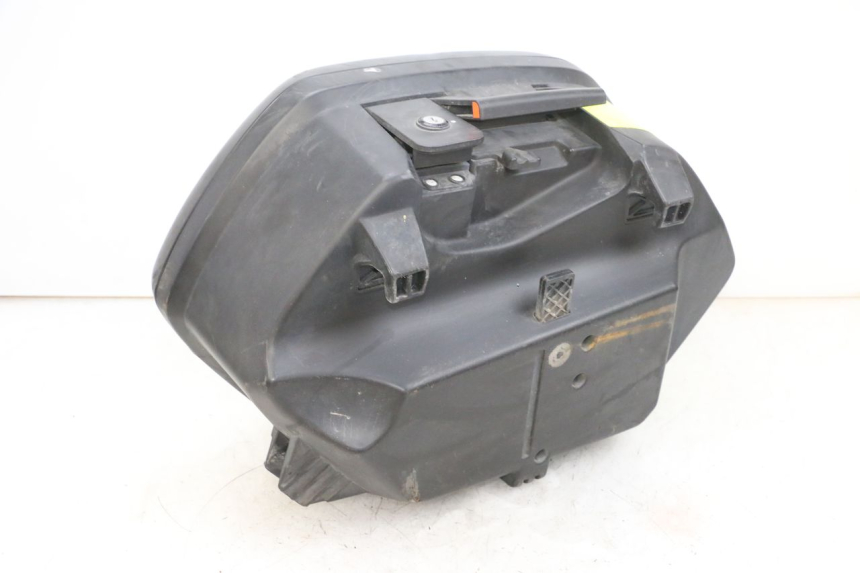 photo de RIGHT SUITCASE YAMAHA TDM ABS 900 (2002 - 2014) - Fixing points details