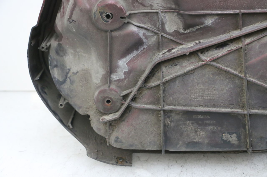 photo de LEFT PANNIER HONDA NTV DEAUVILLE 650 (1998 - 2001) - Alternative angle