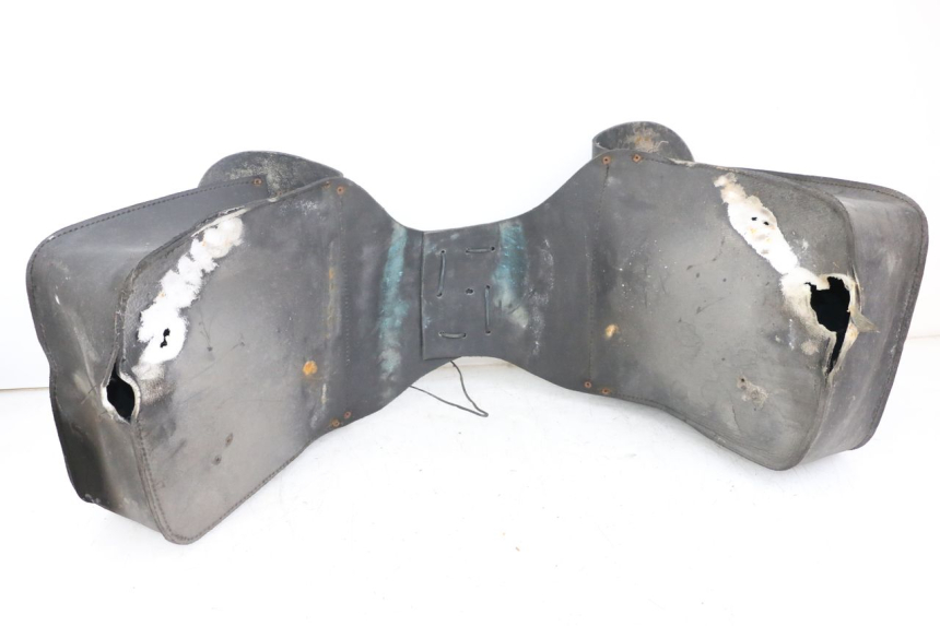 photo de SUITCASE SUZUKI GZ MARAUDER 125 (1998 - 2004) - Fixing points details