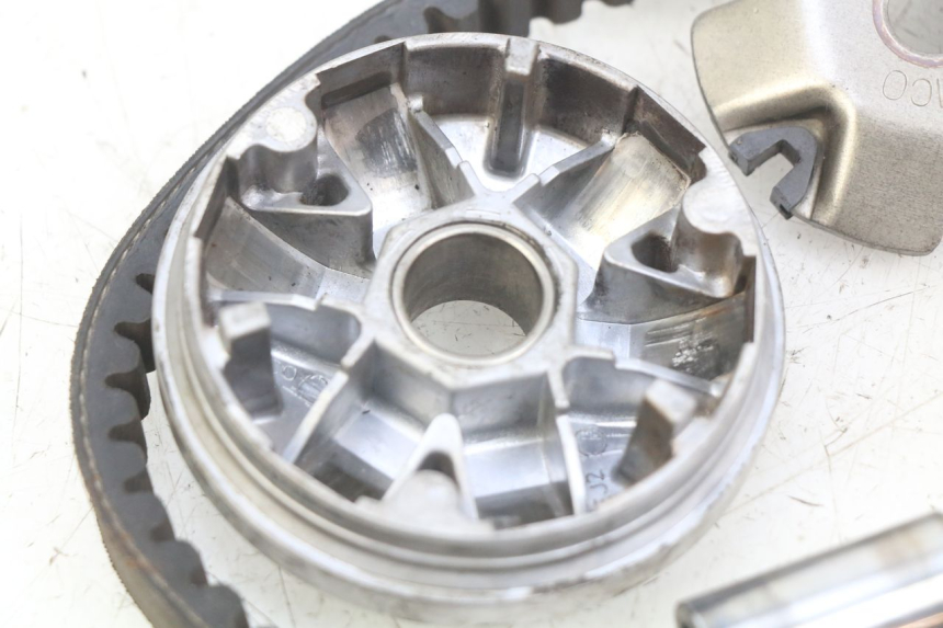 photo de VARIATOR KYMCO AGILITY 16+ 4T 50 (2018 - 2023) - Fixing points details