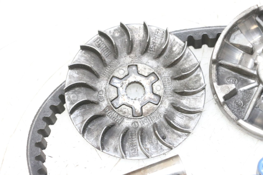 photo de VARIATOR MBK BOOSTER SPIRIT NAKED 50 (2004 - 2017) - Fixing points details