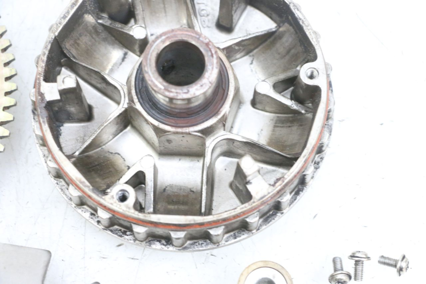 photo de VARIATOR PEUGEOT ELYSEO 125 (1999 - 2004) - High-resolution close-up